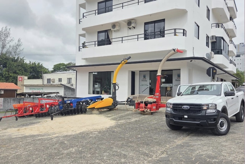 Secretaria de Agricultura de Urussanga recebe novo veículo e equipamentos agrícolas