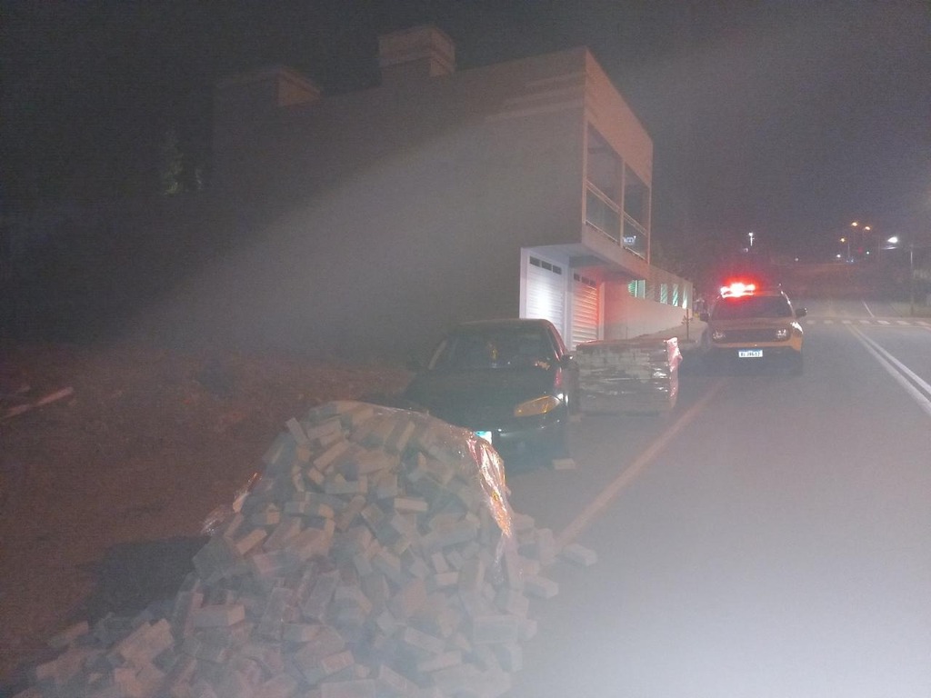 Homem morre após ser prensado pelo próprio carro em rua de declive em Princesa