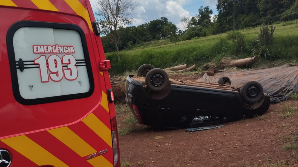 Saída de pista seguida de capotamento deixa homem ferido na SC-160 em São Carlos