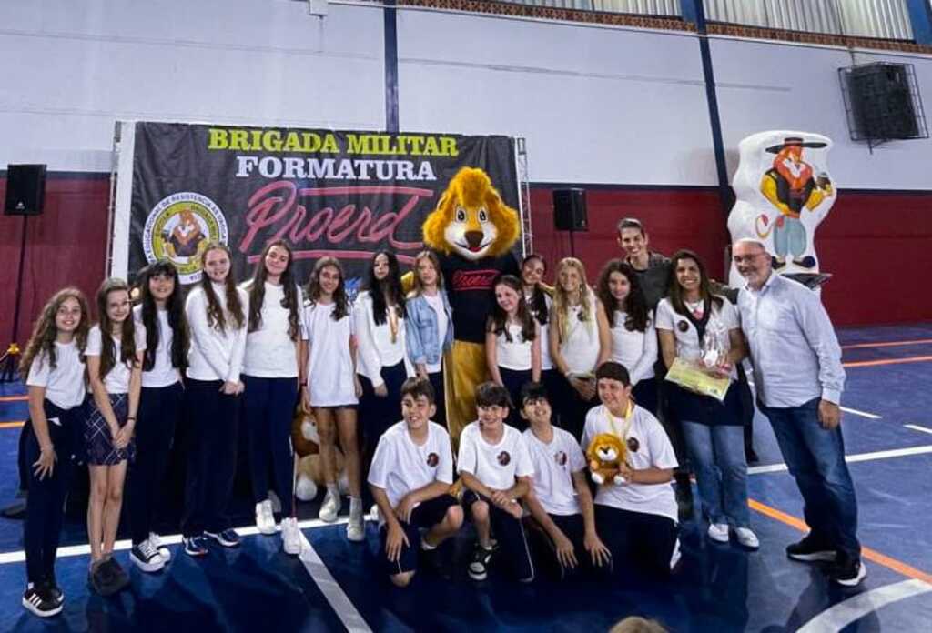 BM FORMA 75 ALUNOS NO PROERD EM TORRES