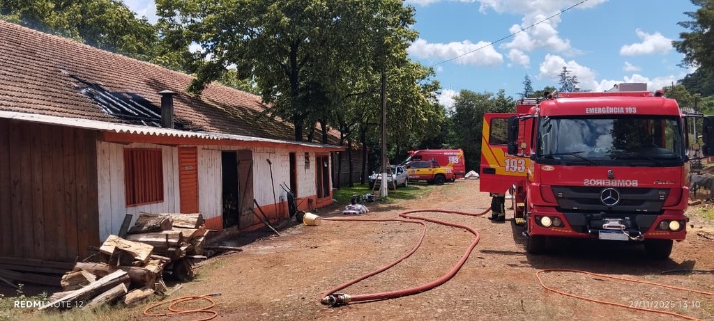 Incêndio atinge aviário no interior de Bom Jesus; Bombeiros controlam as chamas