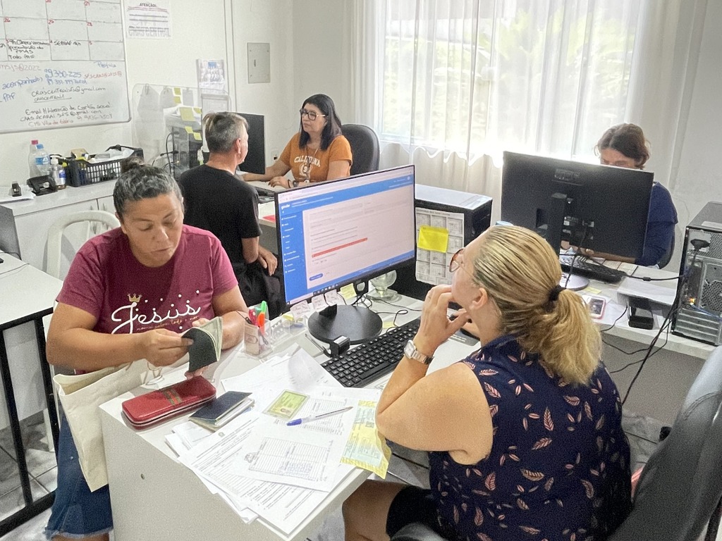 São Francisco do Sul: Mutirão do CadÚnico atende mais de 30 pescadores no CRAS Central