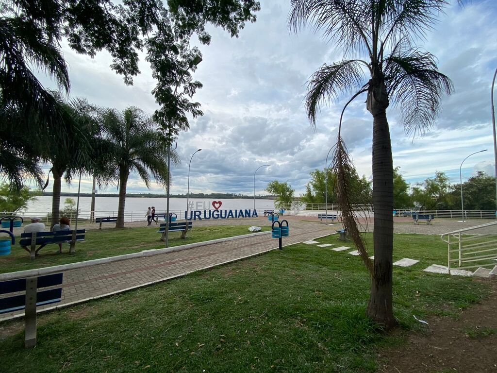 Fim de semana será abafado e com chuva