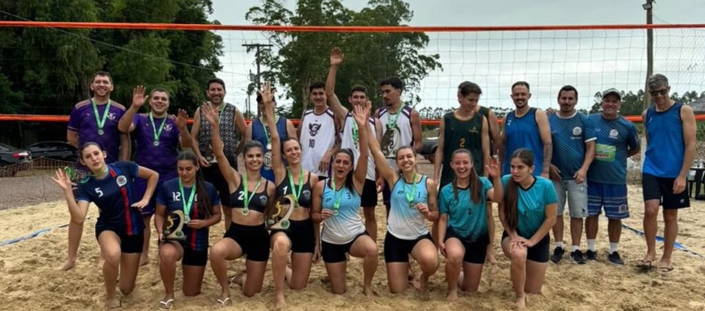 PRAIA GRANDE REALIZA MAIS UMA EDIÇÃO DA TAÇA CIDADE DE VÔLEI DE DUPLA