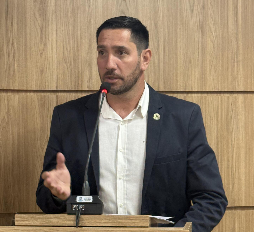 APÓS 35 ANOS, CÂMARA MUNICIPAL DE TORRES VOLTA A TER PRESIDENTE REELEITO: IGOR DOS SANTOS BERETTA É RECONDUZIDO AO CARGO