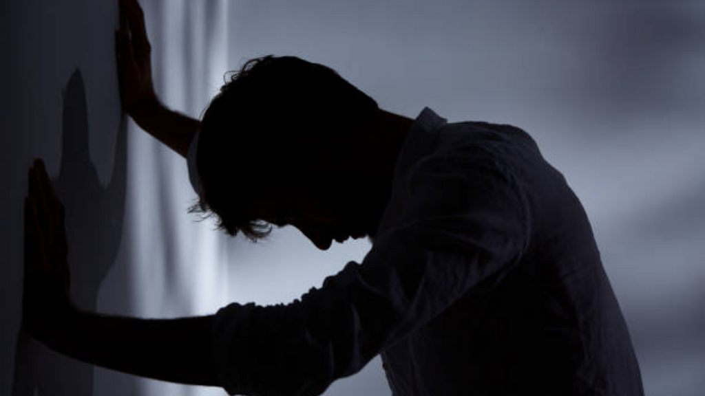 Samu atende homem em surto e com quadro de alcoolismo em Nova Brasília