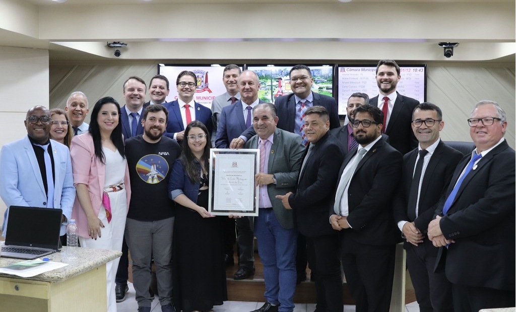 Câmara de Criciúma entrega Moção de Aplauso ao curta-metragem “Notícias da Lua”