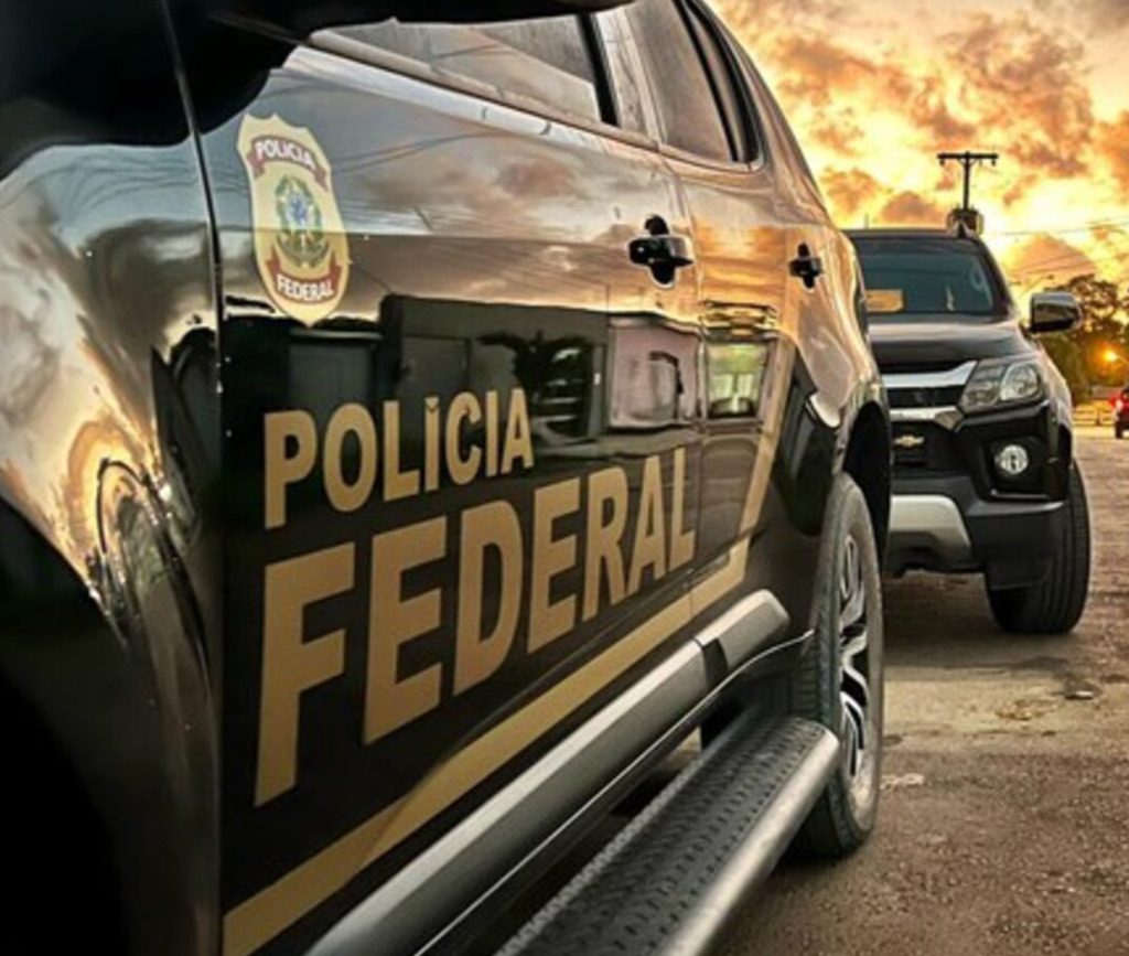 Polícia Federal flagra transporte irregular de 125 estrangeiros