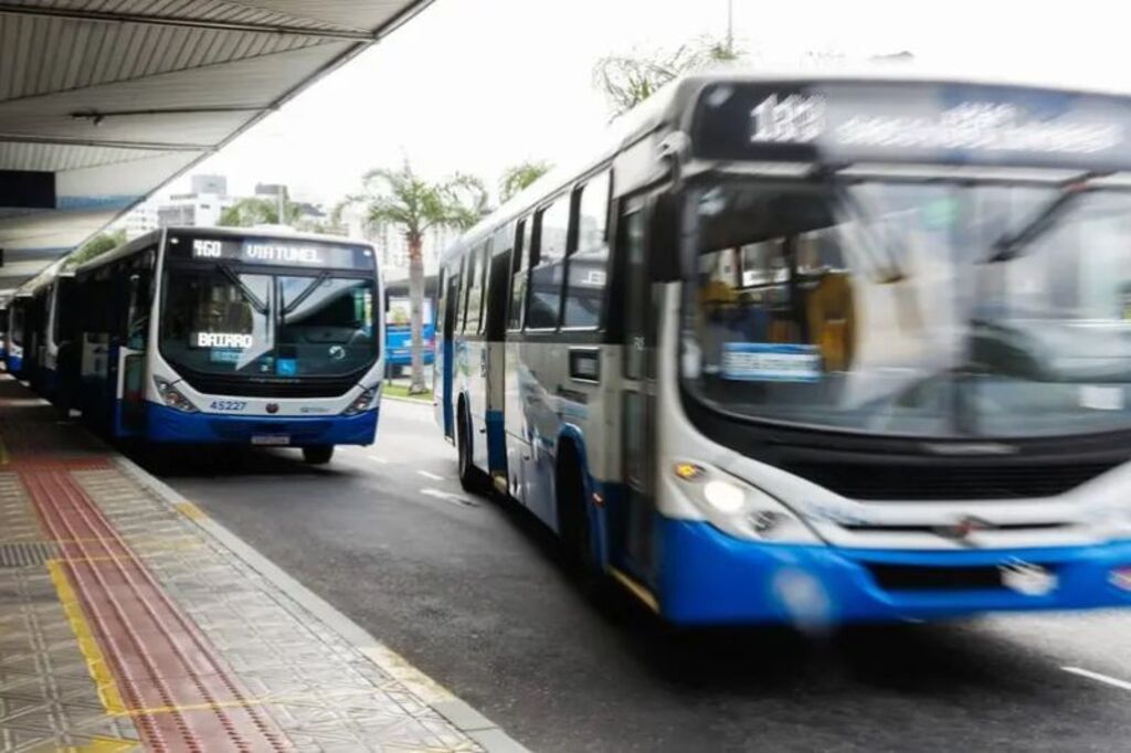 Fim da passagem em dinheiro nos ônibus de Florianópolis vai à justiça