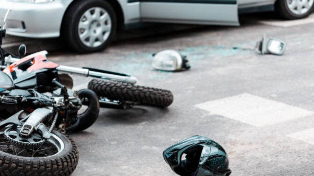 Imagem iStock - Motociclista fica ferido após acidente com carro no bairro Nova Brasília, em Imbituba