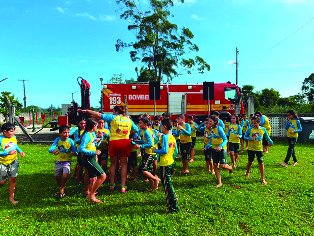 Maracajá forma 43 alunos no Projeto Golfinho em parceria com o Corpo de Bombeiros