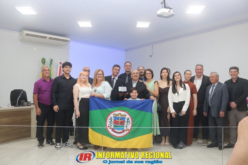CÂMARA DE VEREADORES REALIZA SESSÃO SOLENE E HOMENAGEIA COM TÍTULO DE CIDADÃO HONORÁRIO, JOÃO BATISTA DE SOUZA