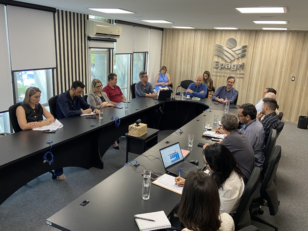 Secretaria da Agricultura e Pecuária discute estratégias para fortalecer o setor leiteiro e ampliar a competitividade