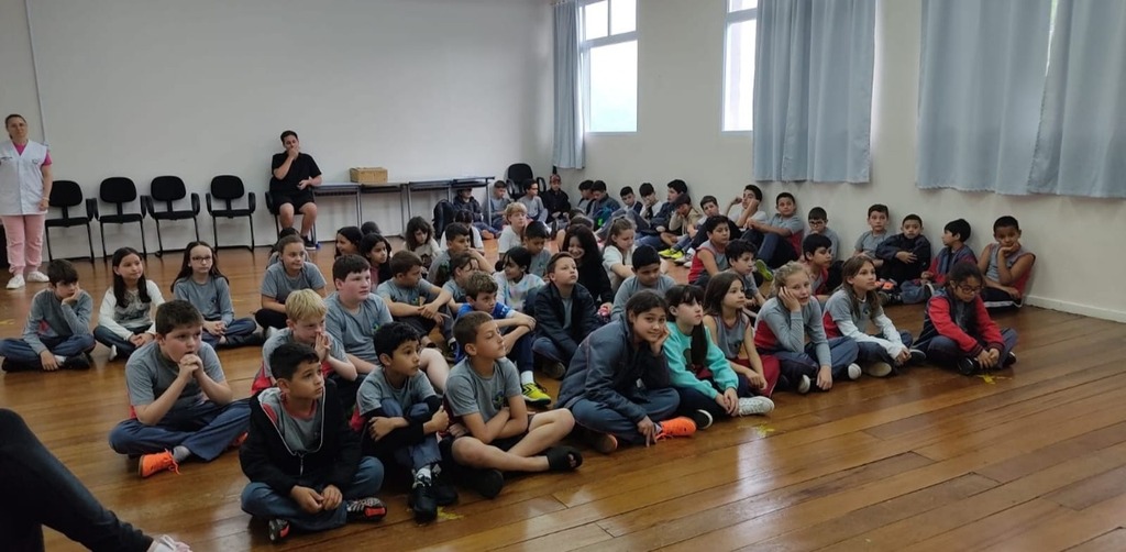 Palestra sobre Saúde e Meio Ambiente mobiliza alunos do 3º ao 5º ano da Escola Madre Leontina