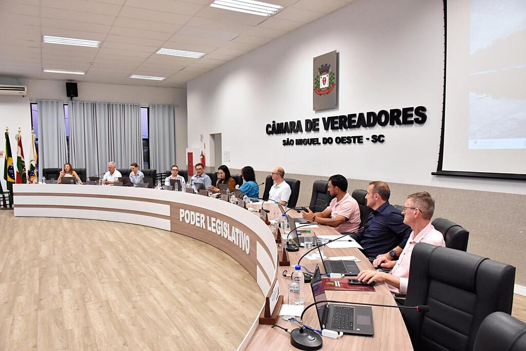 Aprovado projeto que libera o horário e os dias de funcionamento dos estabelecimentos do município