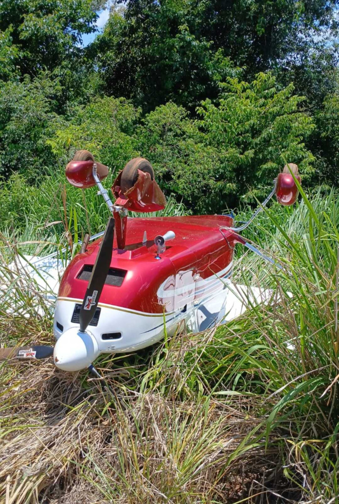 Aeronave faz pouso de emergência em área de plantação na região