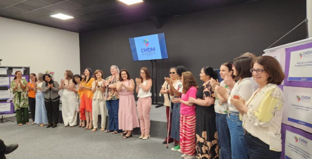 Conselho Municipal dos Direitos da Mulher empossa conselheiras da gestão 2025/2027