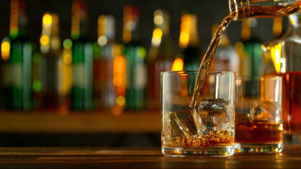 Imagem iiStock - Produção clandestina de bebidas alcoólicas é alvo de operação em Brusque