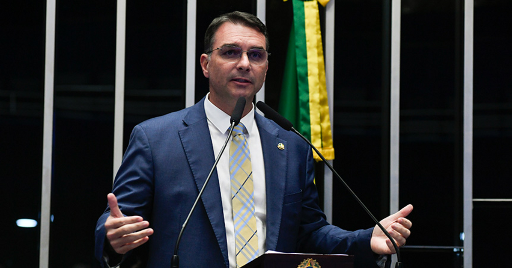 Flávio Bolsonaro é lançado pré-candidato à Presidência da República