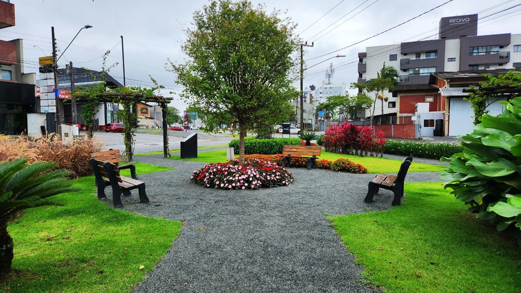 Programa Joinville Mais Bonita transforma áreas públicas em espaços de convivência para a comunidade