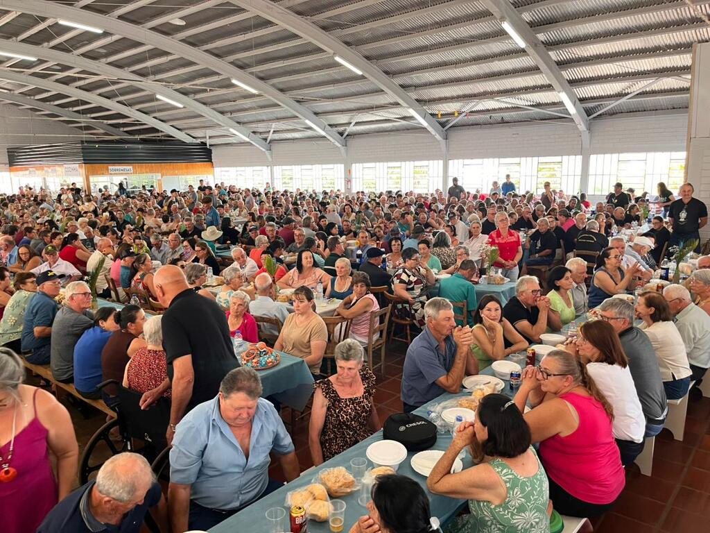 Festa Anual dos Idosos reúne cerca de 1.500 pessoas em Guaraciaba