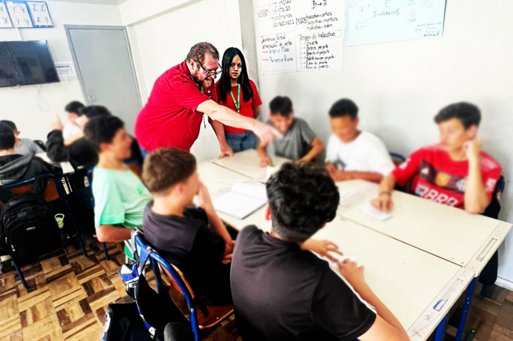 Alunas do projeto Meninas nas Engenharias levam atividades de educação ambiental às escolas