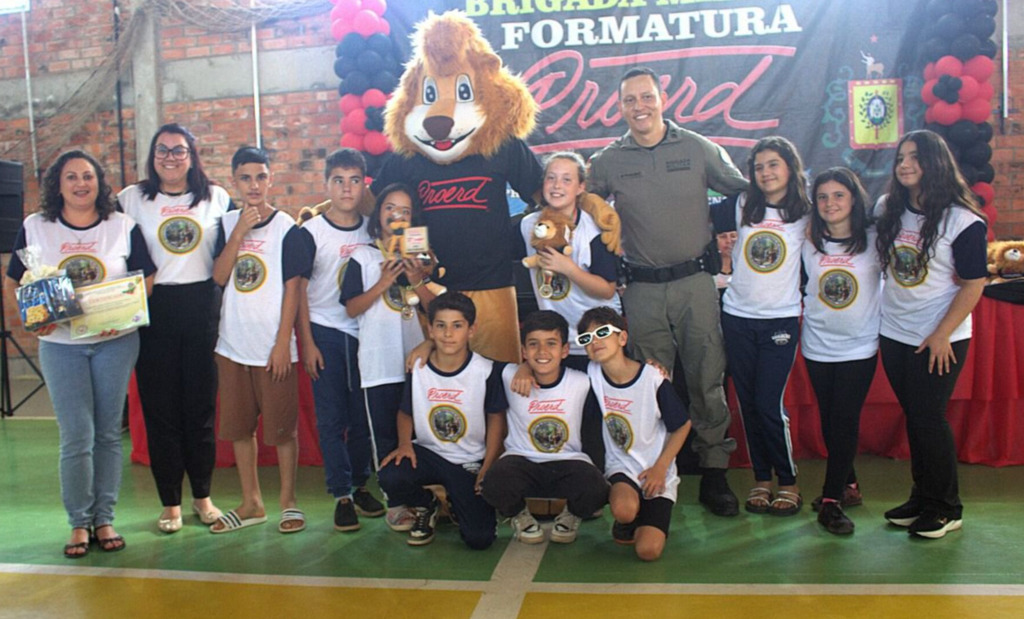 PROERD FORMA MAIS DE 200 ALUNOS EM TRÊS CACHOEIRAS