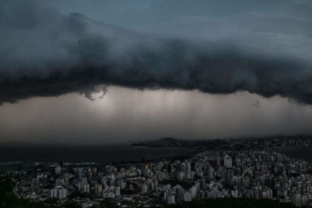 Foto: Tiago Ghizoni, Arquivo NSC - Ondas serão provocadas por vento forte