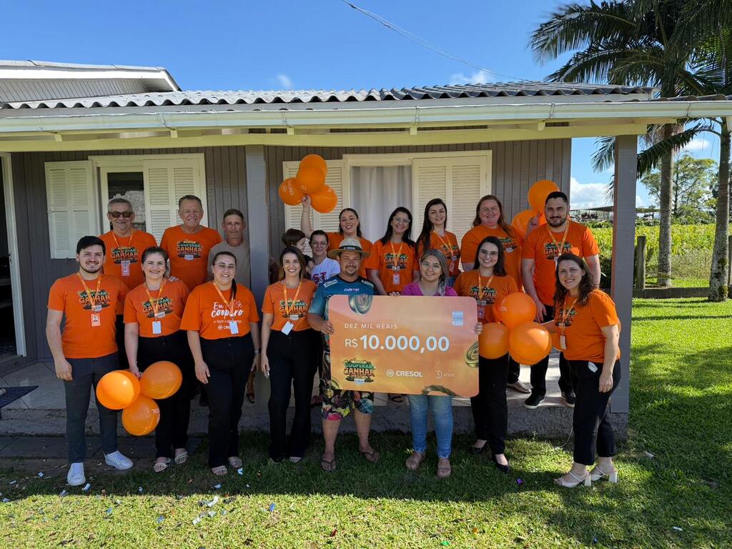 CRESOL COOPERACRED ENTREGA PRÊMIO DE 10 MIL REAIS DA CAMPANHA 