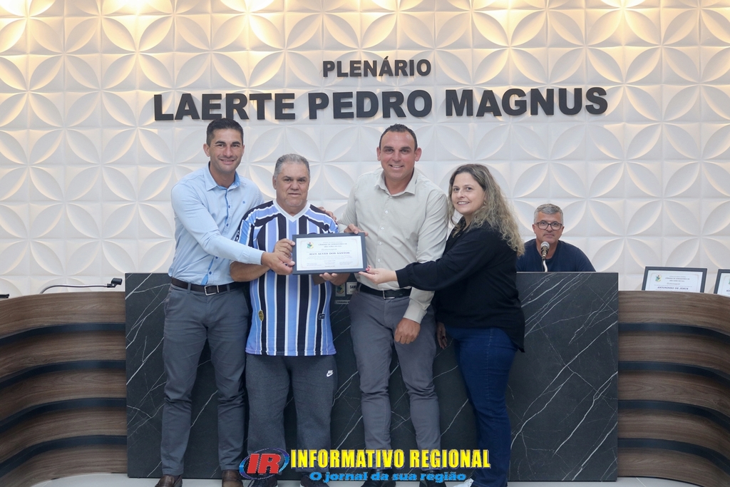 VEREADORES PRESTAM HOMENAGEM A EX-SERVIDORES PÚBLICOS DE SÃO JOÃO DO SUL