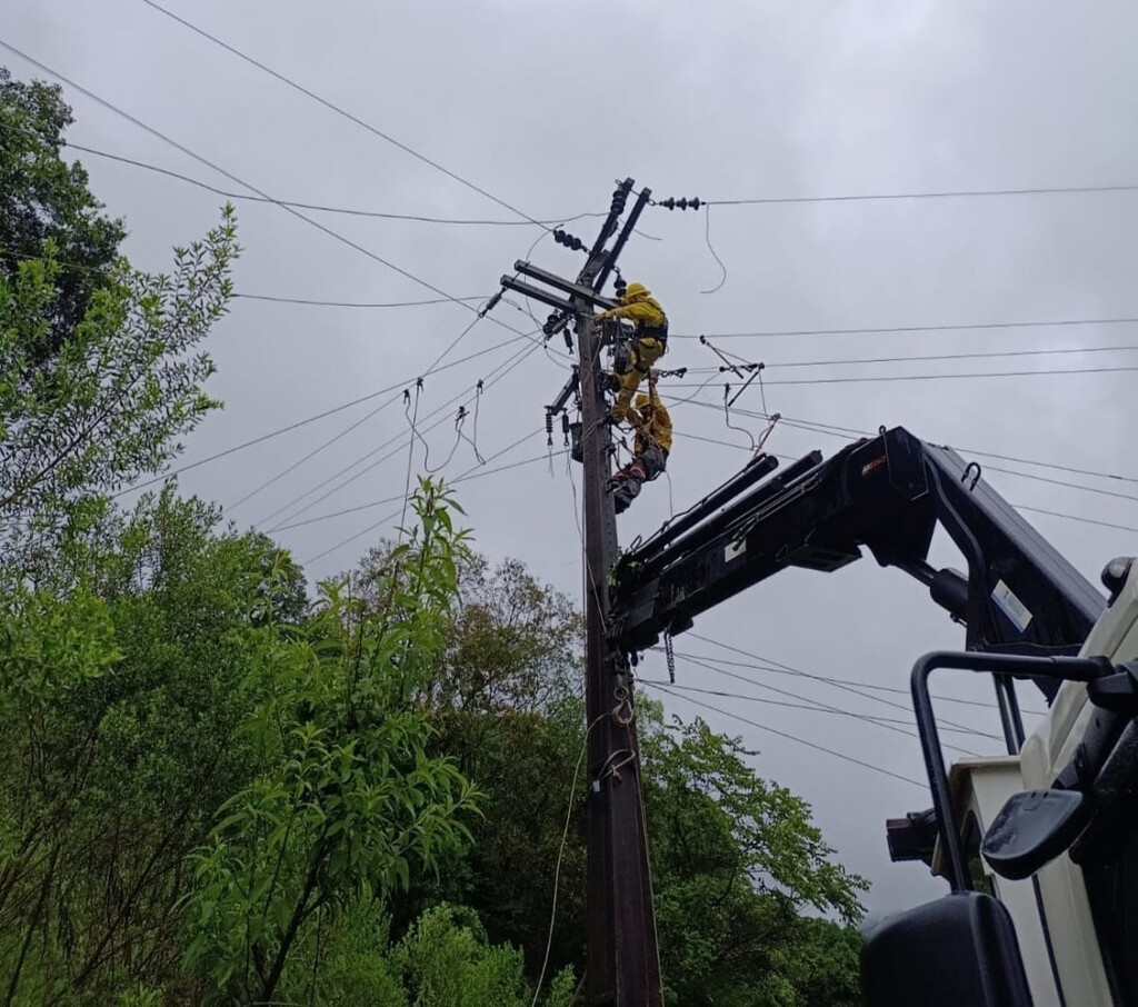 Celesc mobilizou 268 equipes no primeiro dia de ciclone