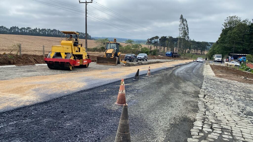 Trecho 5 da Rodovia Transfalcônica que liga o trevo da BR-280 à Localidade da Campininha está passando pelo processo de pavimentação asfáltica