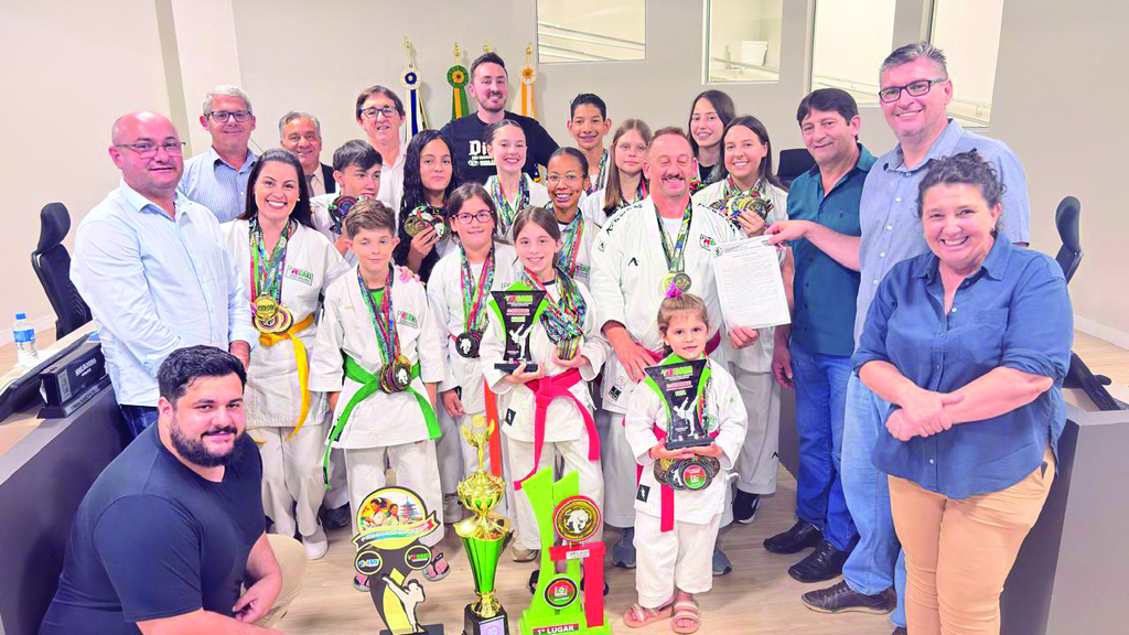 Poder Legislativo de Capinzal concede Moções de Aplauso