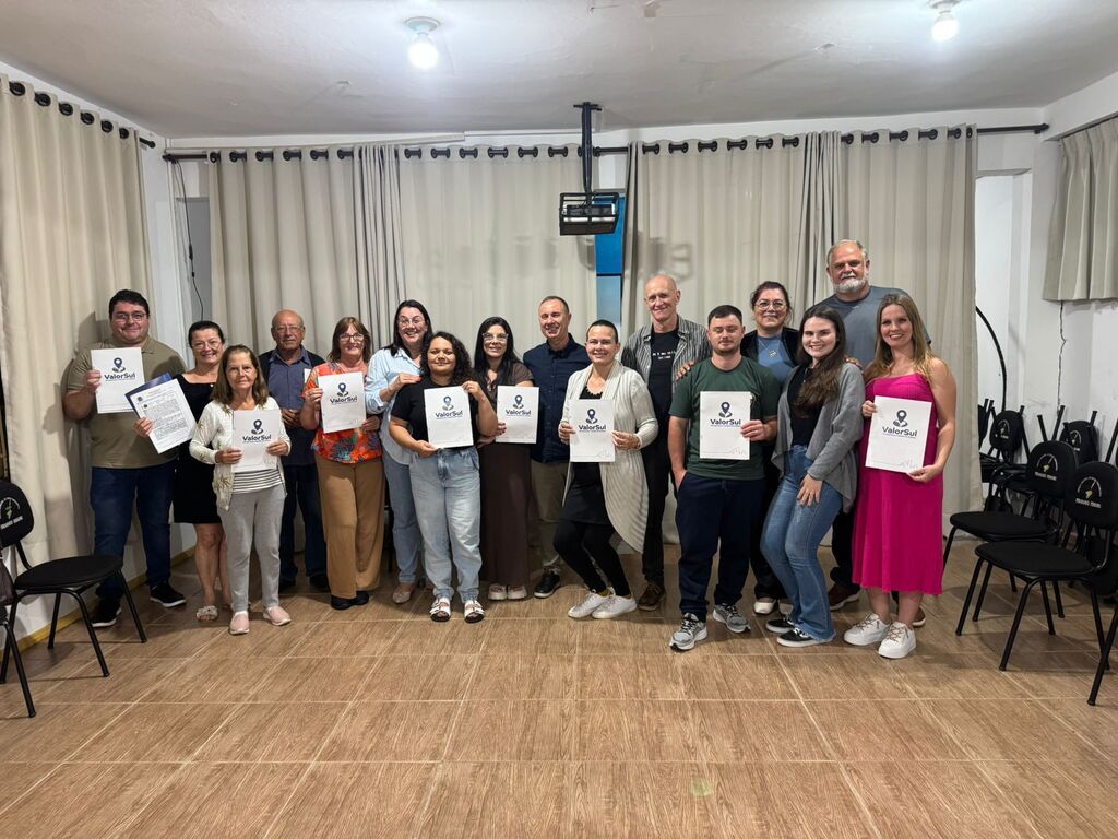 PREFEITURA DE TRÊS CACHOEIRAS ENTREGA 11 MATRÍCULAS DO REURB NA VILA FERNANDO FERRARI