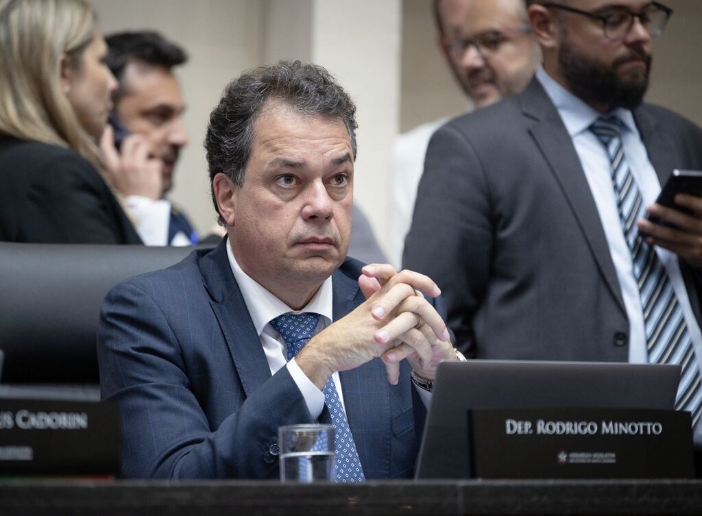 APROVADO PISO SALARIAL DE R$ 5 MIL PARA CONSELHEIROS TUTELARES EM SC