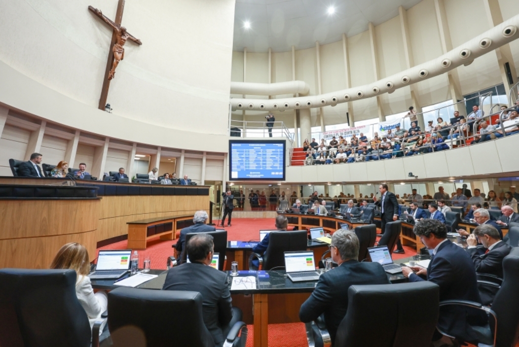 Alesc aprova projeto que proíbe cotas no ensino superior e gera forte reação de parlamentares e da Udesc