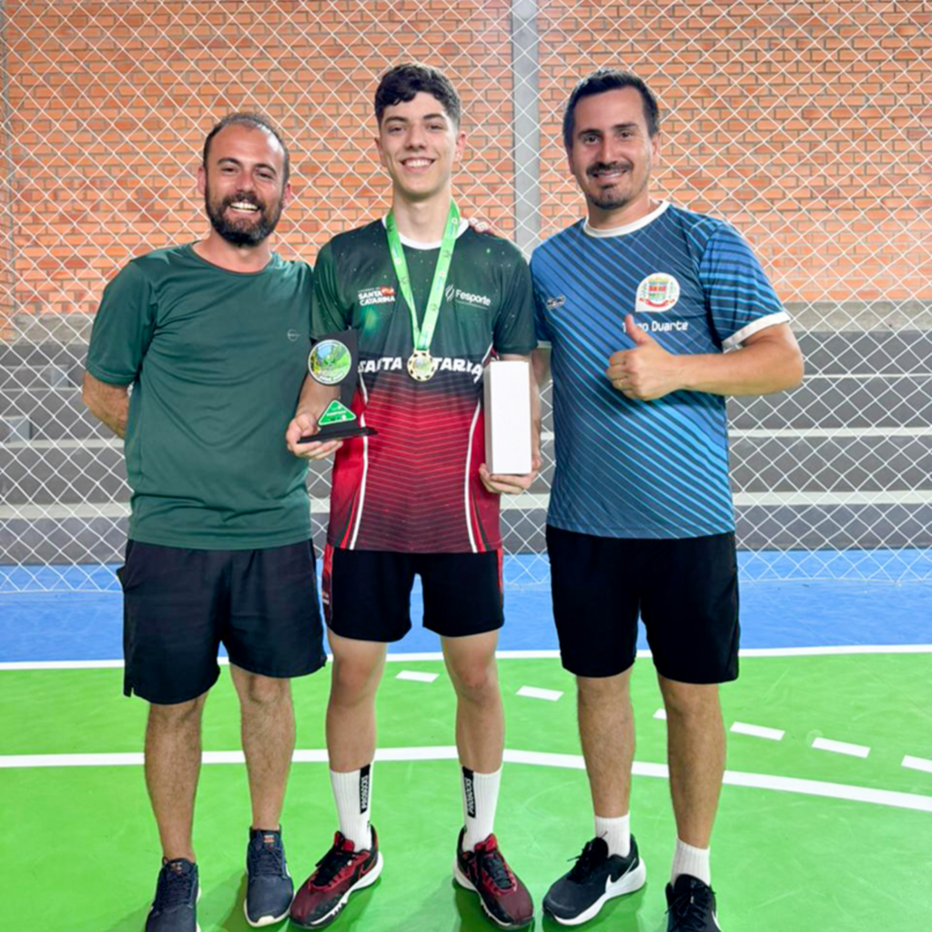 MAIS DE 60 ATLETAS PARTICIPARAM DA TAÇA CIDADE DOS CANYONS DE BADMINTON E TÊNIS DE MESA