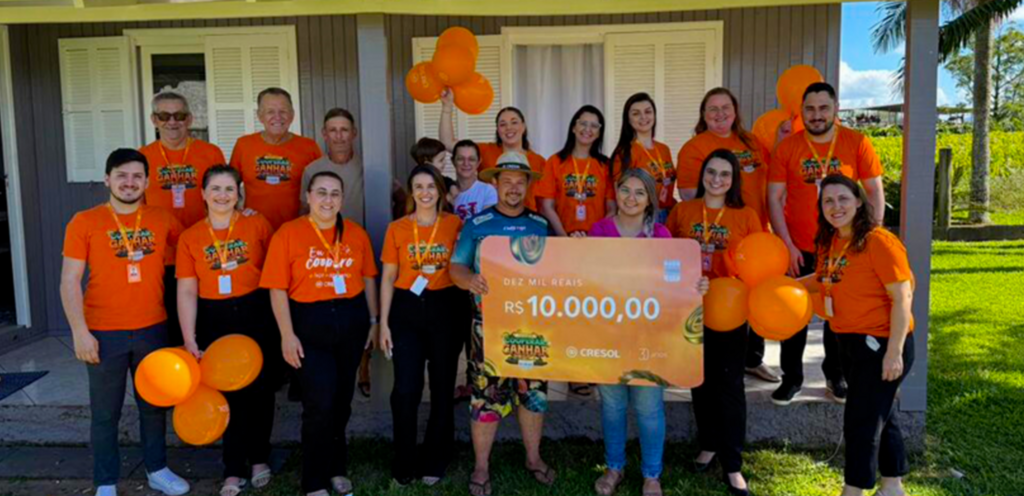 CRESOL COOPERACRED ENTREGA PRÊMIO DE 10 MIL REAIS DA CAMPANHA 