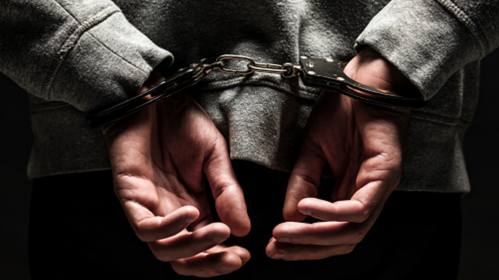 Imagem iStock - Homem é preso durante barreira policial em Rio Fortuna por mandado de pensão alimentícia