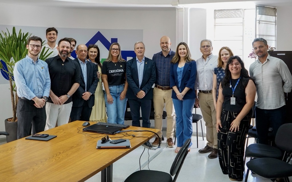 Comitiva de Criciúma busca referências em Curitiba e conhece políticas habitacionais da capital paranaense