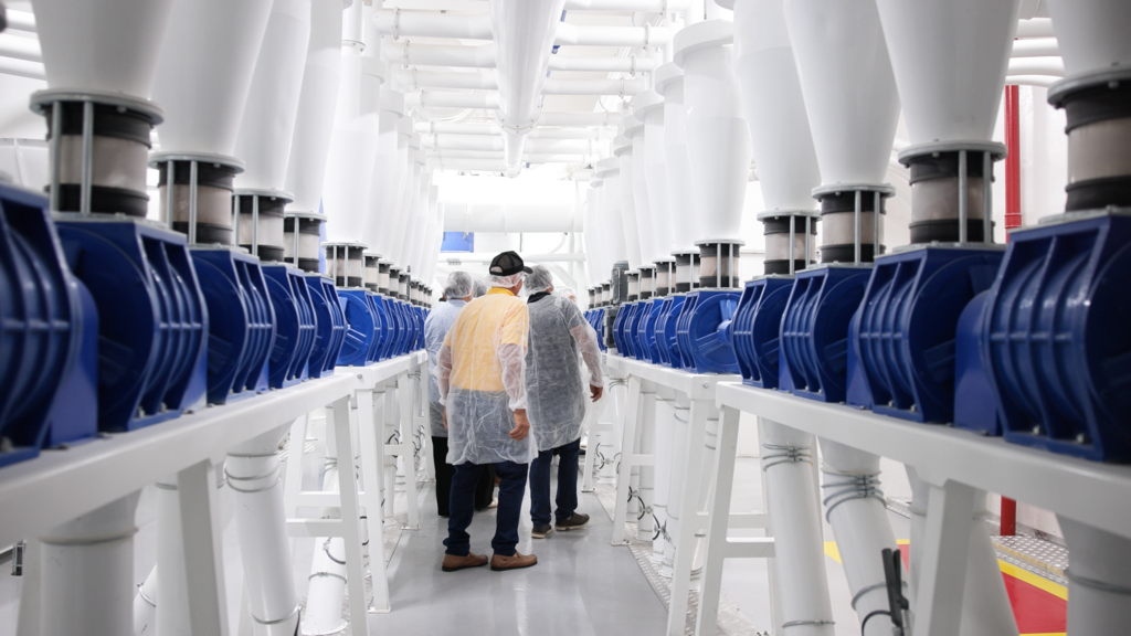 Cooper Itaipu reinaugura moinho modernizado em Pinhalzinho e triplica produção de farinhas