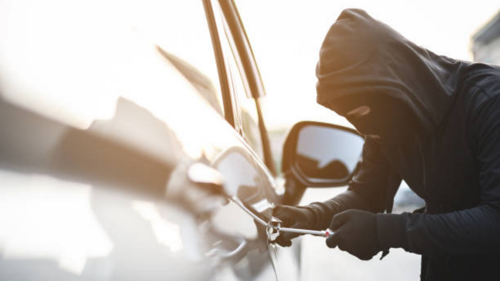 Carro é furtado durante a noite e mobiliza a Polícia Militar