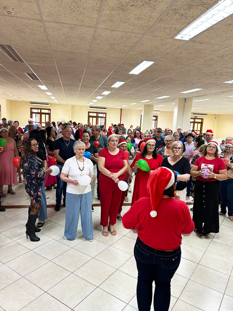 ENCERRAMENTO DAS ATIVIDADES REÚNE CERCA DE 300 IDOSOS NO CENTRO DE EVENTOS