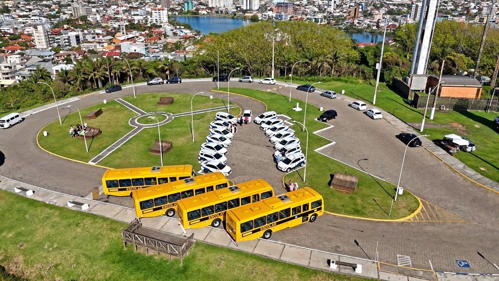 PREFEITURA DE TORRES ENTREGA 21 VEÍCULOS PARA REFORÇAR ATENDIMENTO À POPULAÇÃO