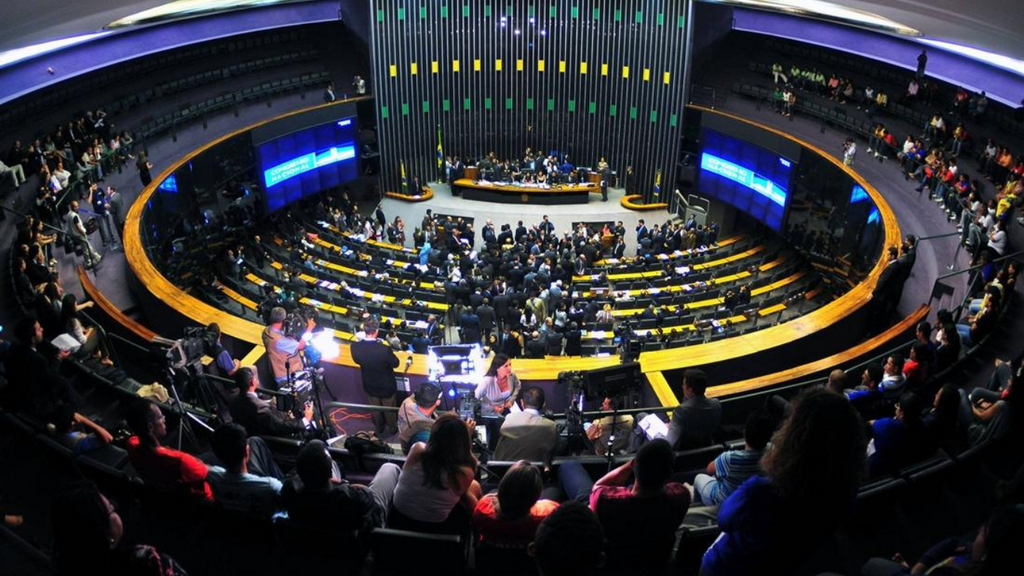 Câmara aprova projeto que corta benefícios fiscais e eleva impostos para bets, fintechs e empresas