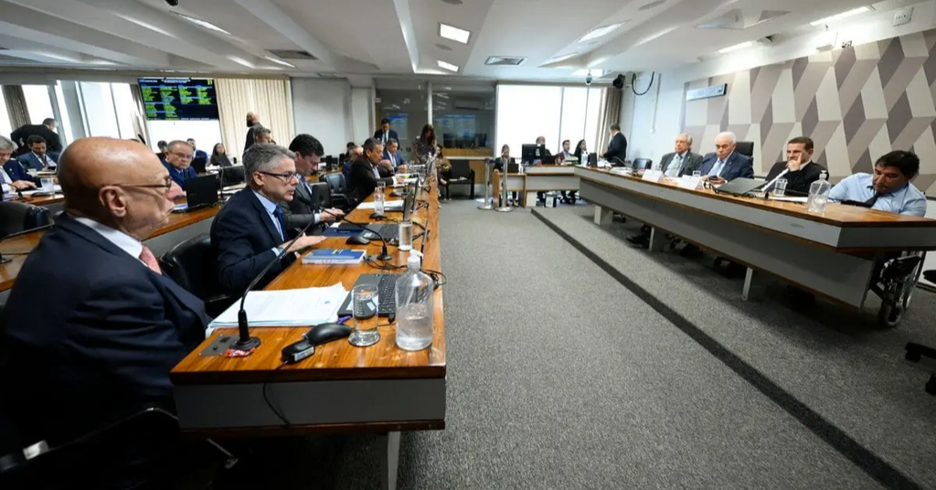 CCJ do Senado aprova PL da Dosimetria e envia redução de penas do 8 de janeiro ao plenário