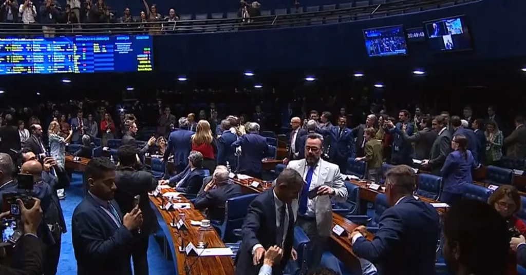 Senadores aprovam PL da Dosimetria que reduz pena de Bolsonaro e condenados do 8 de janeiro