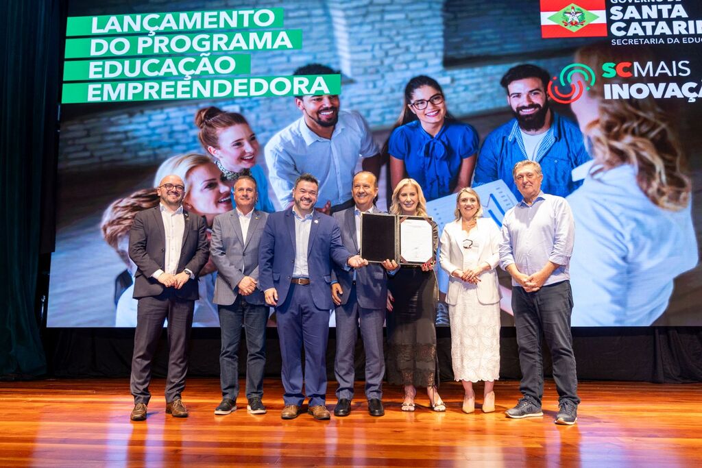 Governador apresenta balanço de um ano do SC Mais Inovação e reconhece mais de 200 municípios inovadores