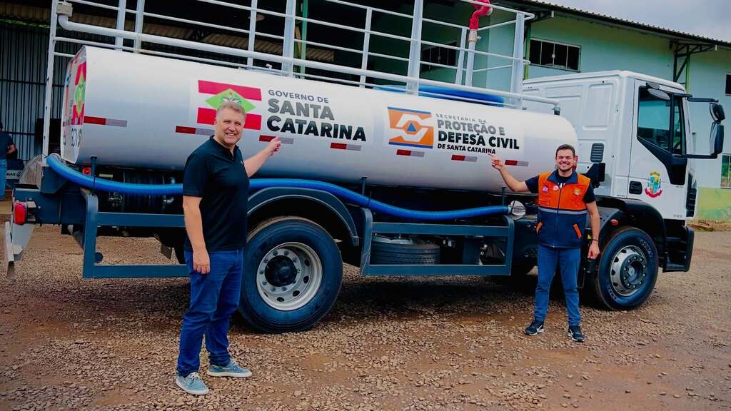 Abdon Batista de caminhão novinho