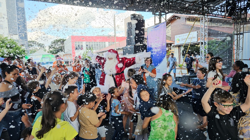 Evento reúne comunidade para celebrar o Natal